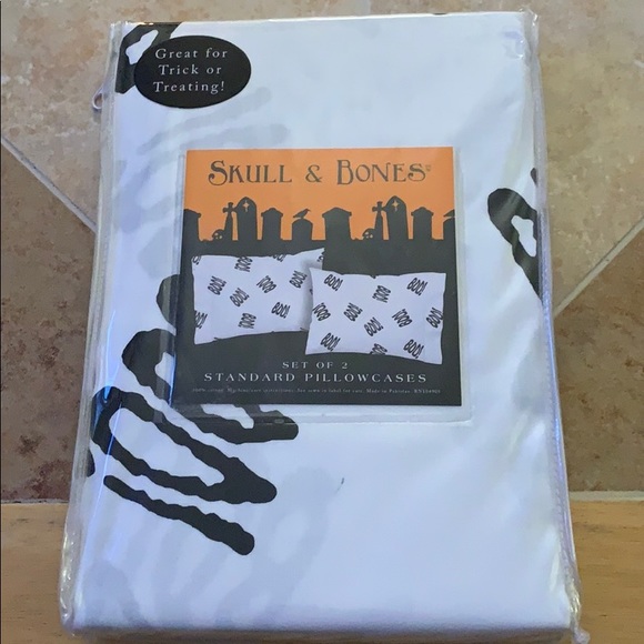 Skull & Bones Graphic Spooky BOO! 2 Standard Halloween Pillowcases. - Picture 3 of 4